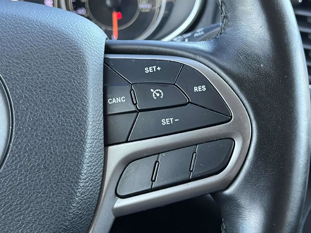 Used 2019 Jeep Cherokee Latitude Plus w/ Comfort/Convenience Group AWD/4WD image 29