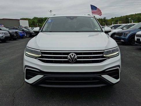 Certified 2023 Volkswagen Tiguan SE w/ Panoramic Sunroof Package AWD/4WD image 2