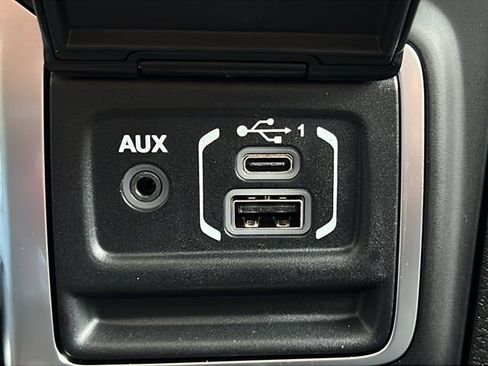 Used 2026 Jeep Wrangler Unlimited Sahara AWD/4WD image 18