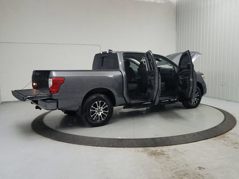 Used 2024 Nissan Titan SV w/ SV Convenience Package AWD/4WD image 16
