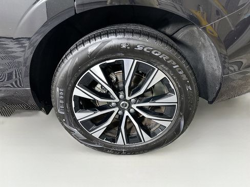 Used 2025 Volvo XC60 B5 Plus image 11