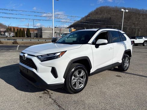 Used 2025 Toyota RAV4 XLE image 9