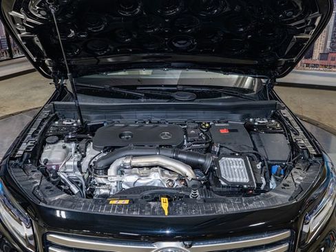 Used 2026 Mercedes-Benz GLB 250 4MATIC image 5