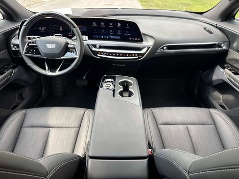 Certified 2026 Cadillac Lyriq Signature Sport AWD/4WD image 28