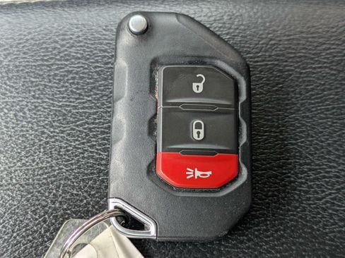 Used 2023 Jeep Wrangler Unlimited Sahara AWD/4WD image 26