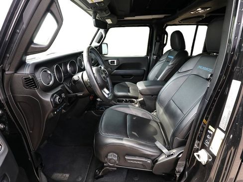 Used 2023 Jeep Wrangler Unlimited Rubicon 4xe w/ Cold Weather Group AWD/4WD image 13