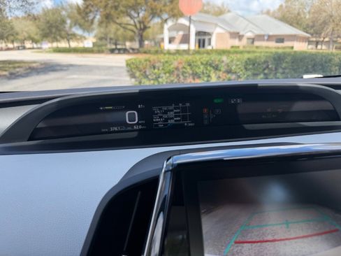 Used 2018 Toyota Prius Four image 17