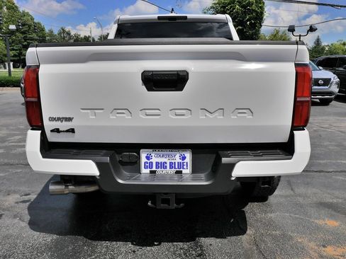 Used 2025 Toyota Tacoma TRD Off-Road AWD/4WD image 6