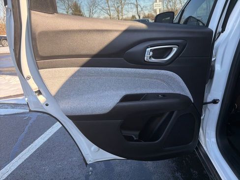 Used 2022 Jeep Compass Latitude image 20