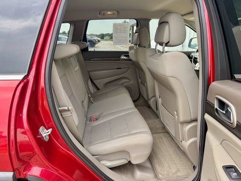 Used 2011 Jeep Grand Cherokee Laredo w/ Security & Convenience Group AWD/4WD image 19
