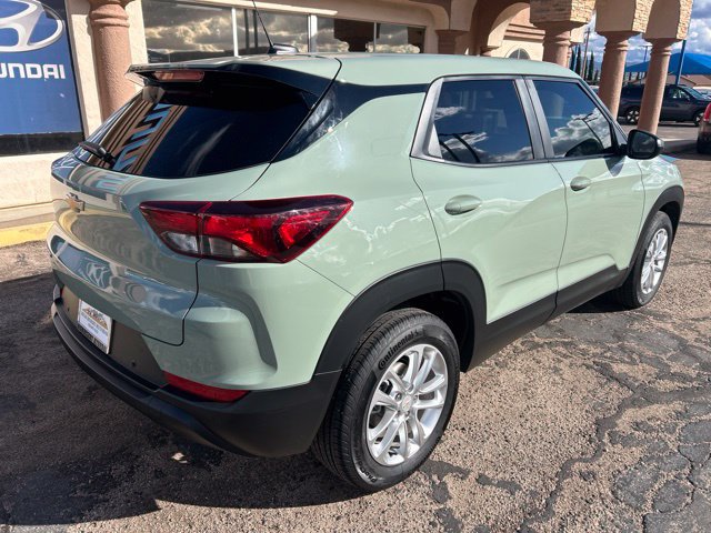 Used 2025 Chevrolet TrailBlazer LS w/ LS Convenience Package FWD image 2