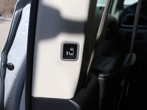 Used 2023 Chrysler Pacifica Limited image 26