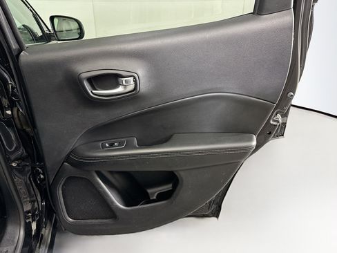 Used 2018 Jeep Compass Latitude w/ Popular Equipment Group image 29