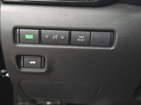 Used 2025 Nissan Sentra SV FWD image 32