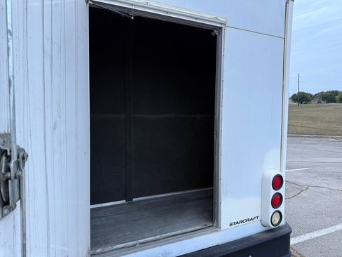 Used 2003 Ford E-350 and Econoline 350 Super Duty image 19