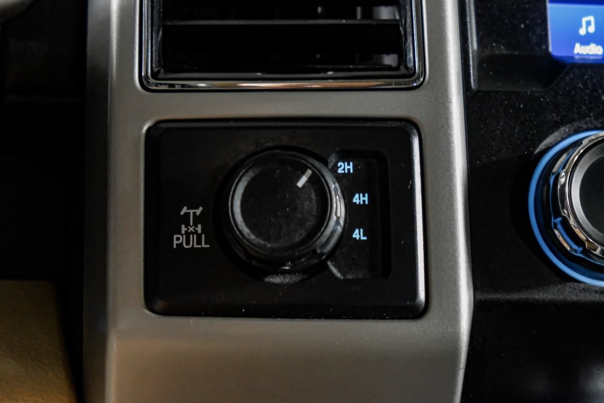 Used 2020 Ford F250 Lariat w/ Lariat Ultimate Package AWD/4WD image 26