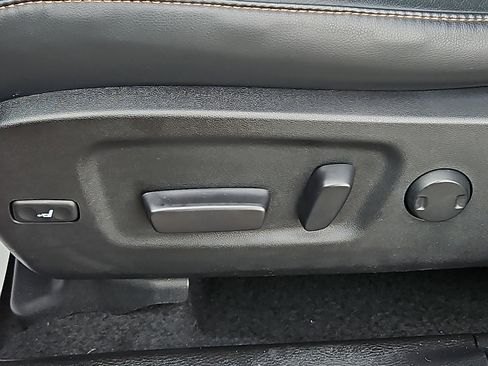 Used 2019 Toyota Highlander Limited image 27