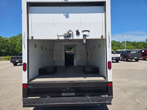 Used 2023 Ford Transit 350 DRW RWD image 5