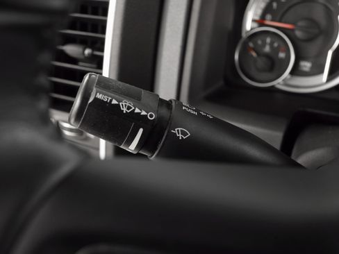 Used 2017 RAM 1500 Classic SLT w/ SLT Plus D￩cor Group image 31