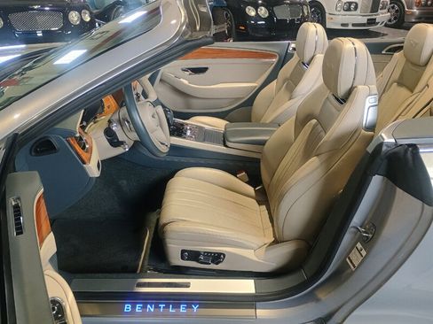 Used 2020 Bentley Continental GT image 13