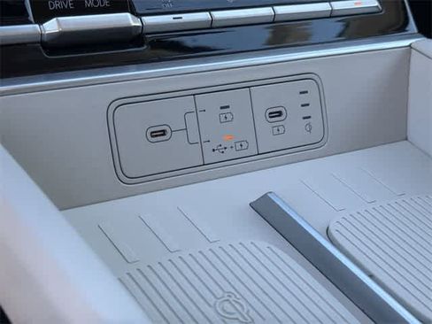 Used 2025 Hyundai Santa Fe SEL image 23