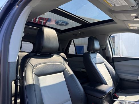 Used 2023 Ford Explorer XLT w/ Equipment Group 202A AWD/4WD image 31