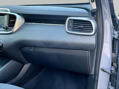 Used 2019 Kia Sorento L FWD image 18