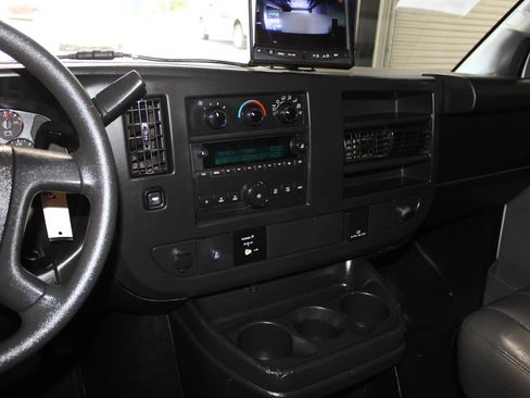 Used 2017 Chevrolet Express 2500 Extended RWD image 11