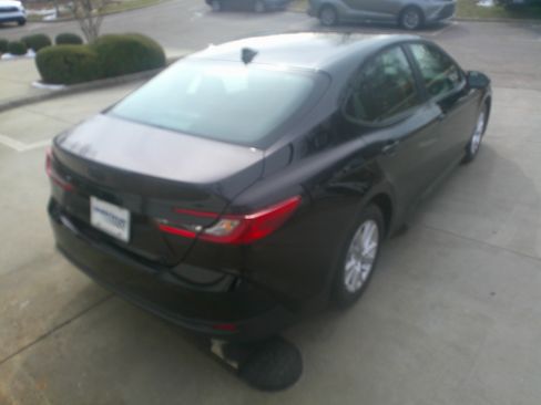 Used 2025 Toyota Camry LE image 14