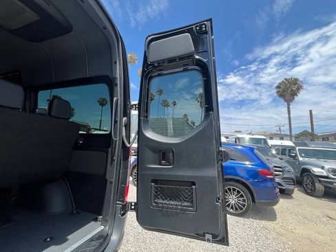 Used 2025 Mercedes-Benz Sprinter 2500 image 9