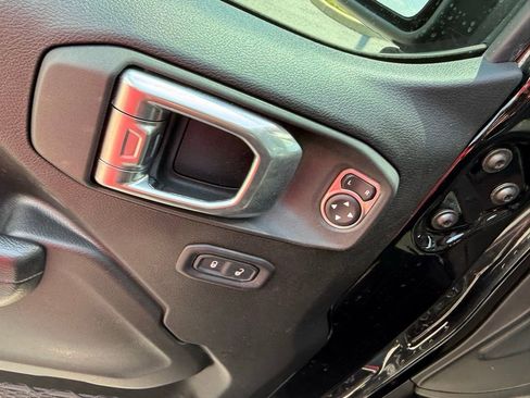 Used 2022 Jeep Gladiator Sport AWD/4WD image 9