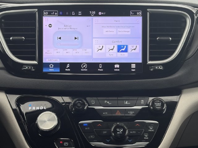 Used 2024 Chrysler Pacifica Touring-L FWD image 18