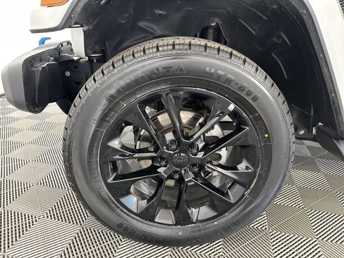 Used 2022 Jeep Wrangler Unlimited Sahara w/ Cold Weather Group image 13