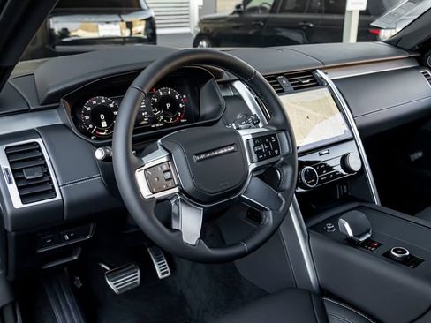 New 2026 Land Rover Discovery Limited Edition AWD/4WD image 15