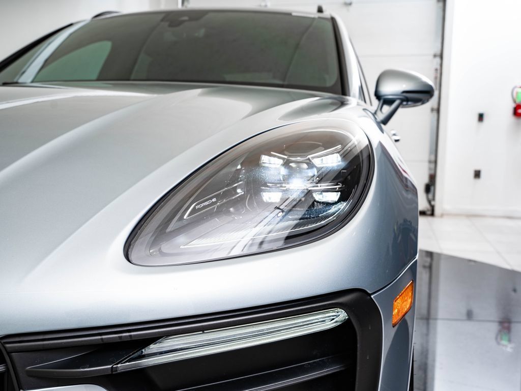 Used 2024 Porsche Macan AWD/4WD image 14