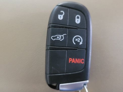 Used 2018 Jeep Grand Cherokee Limited image 32