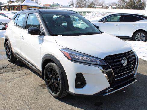 Certified 2023 Nissan Kicks SR w/ SR Premium Package image 8