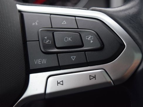 Used 2020 Volkswagen Atlas Cross Sport SE w/ Panoramic Sunroof Package image 25