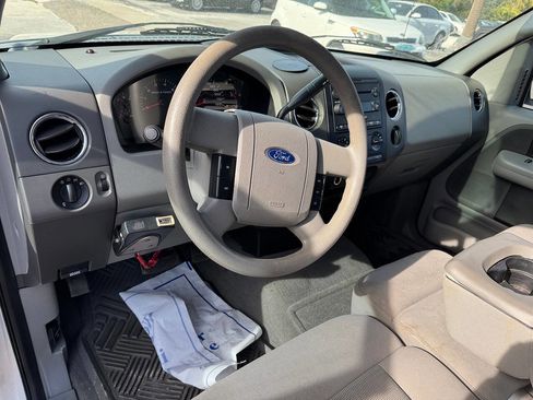 Used 2005 Ford F150 XLT image 10