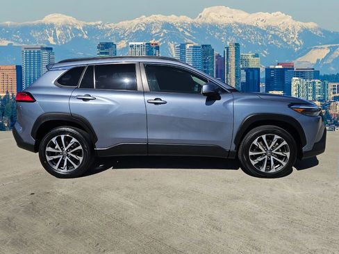 Used 2023 Toyota Corolla Cross XLE image 11