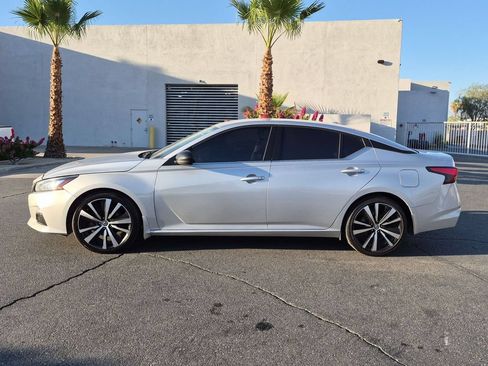 Used 2019 Nissan Altima 2.5 SR FWD image 3