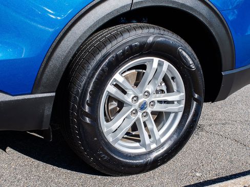 Certified 2022 Ford Explorer XLT w/ Equipment Group 202A image 6