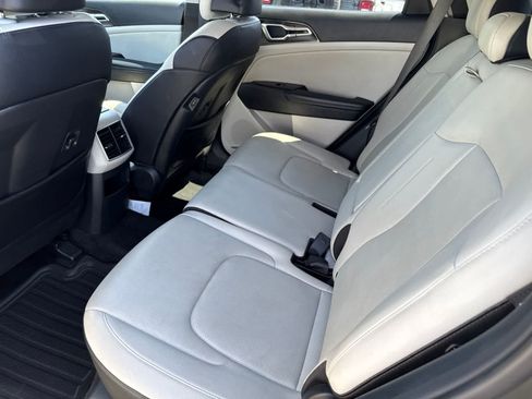 Used 2025 Kia Sportage EX FWD image 25