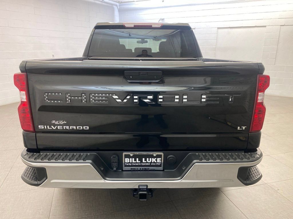 Used 2022 Chevrolet Silverado 1500 LT AWD/4WD image 7