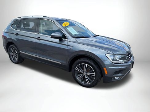 Used 2018 Volkswagen Tiguan SEL AWD/4WD image 9