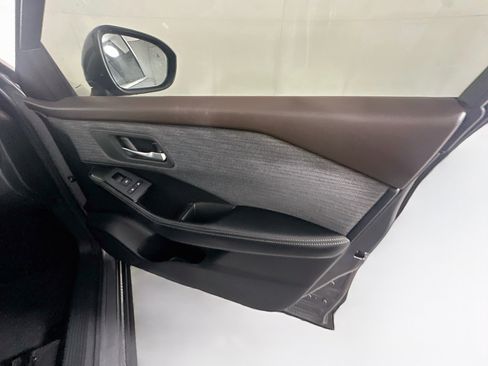 Used 2023 Nissan Rogue SV FWD image 30