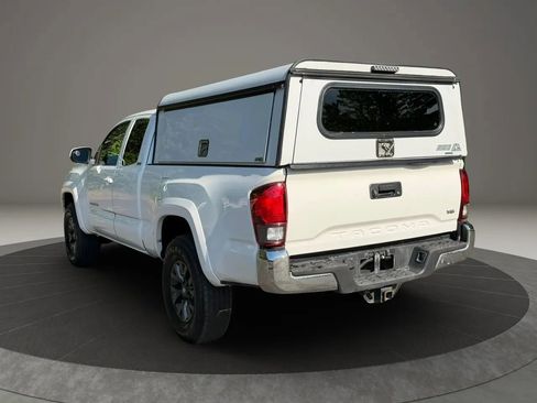 Used 2020 Toyota Tacoma SR5 RWD image 8