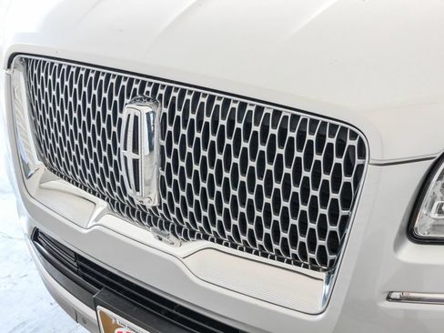 Used 2019 Lincoln Navigator Select w/ Technology Package RWD image 10
