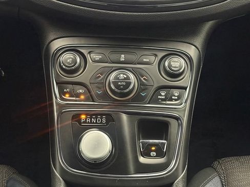 Used 2015 Chrysler 200 S w/ Navigation & Sound Group I FWD image 22