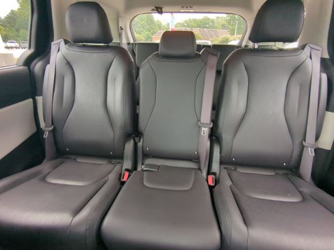 Certified 2024 Kia Carnival EX FWD image 20